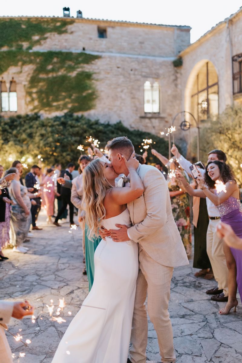 couple kiss wedding