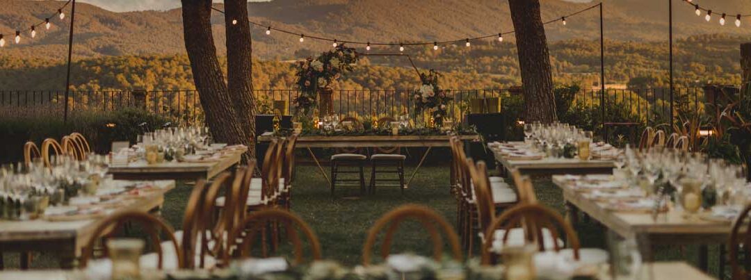 Outdoor night wedding: magical décor and atmosphere