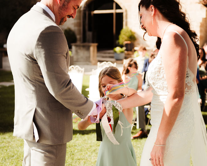 El ritual dels llaços en una boda, significat