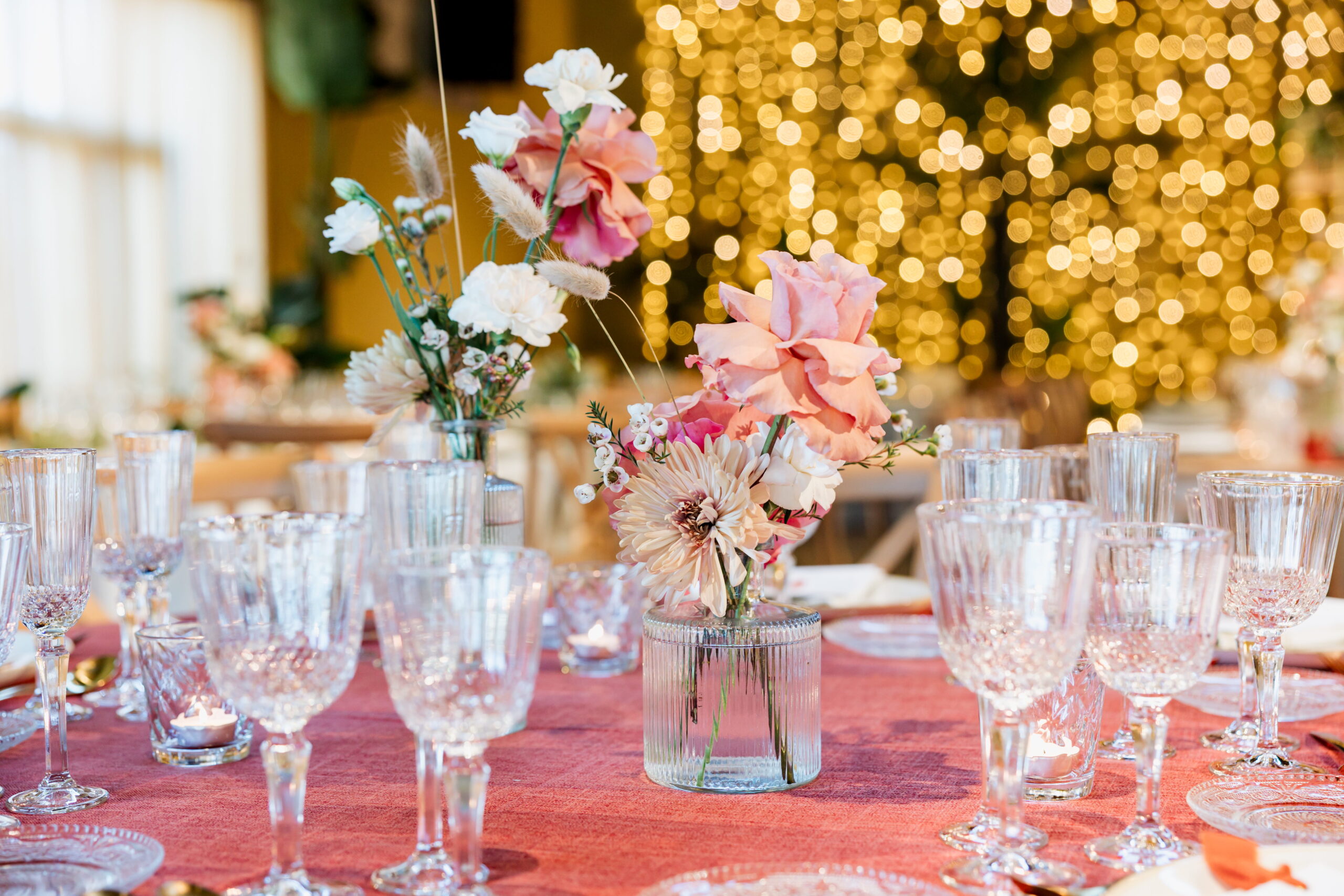 Precio del cubierto de boda: montaje de mesas en finca