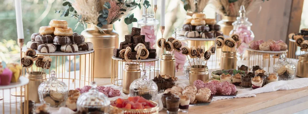Mesa de dulces para boda: ideas, tipos y c&oacute;mo organizarla